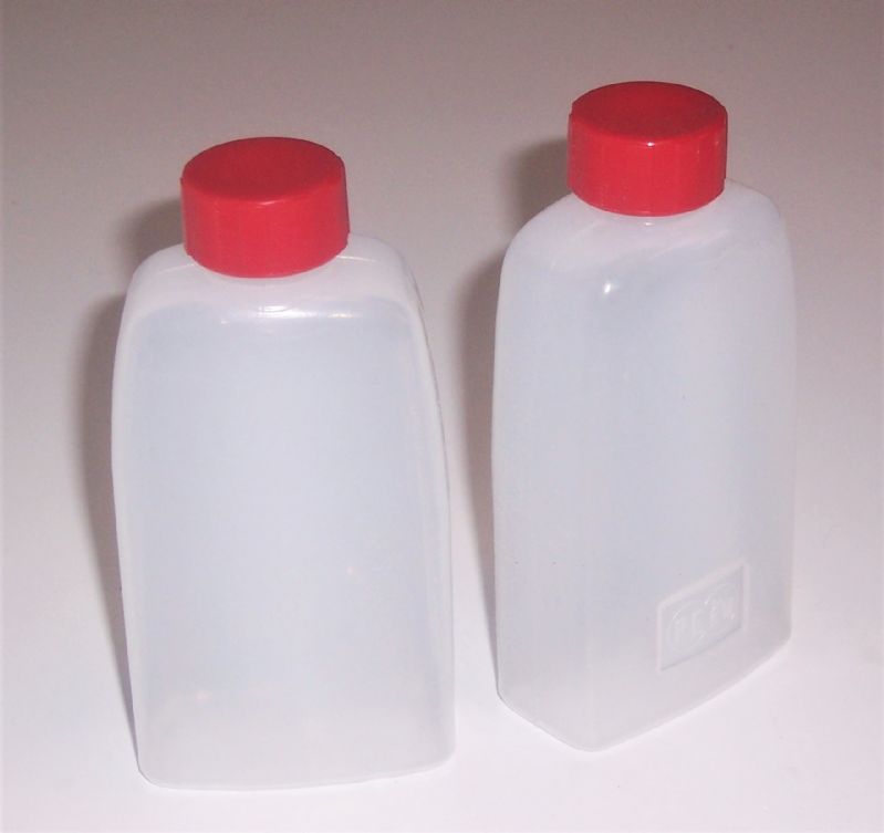 boccetta in plastica antiurto trasparente con tappo rosso da 150 ml.