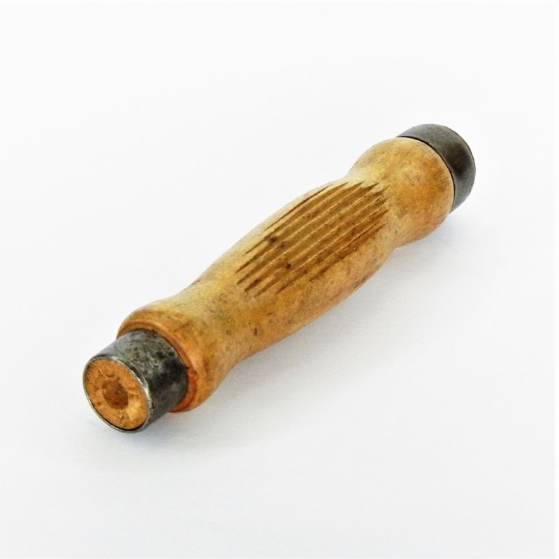 manico in faggio a doppia ghiera zigrinato lunghezza 130 mm.
