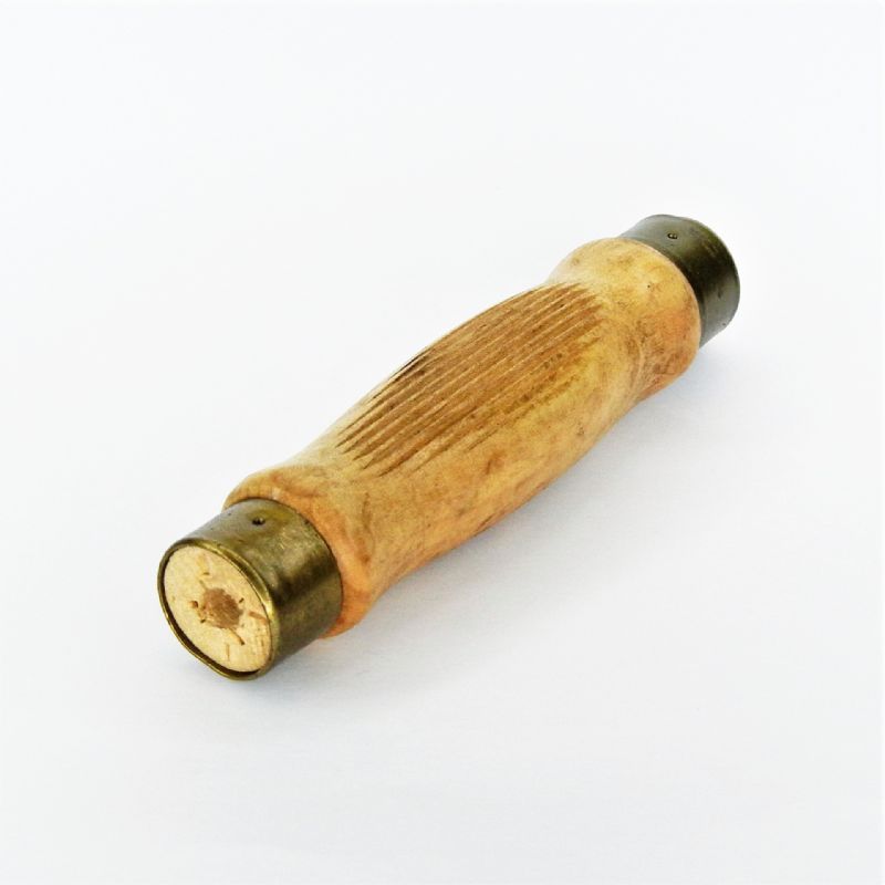 manico in faggio a doppia ghiera zigrinato lunghezza 140 mm.