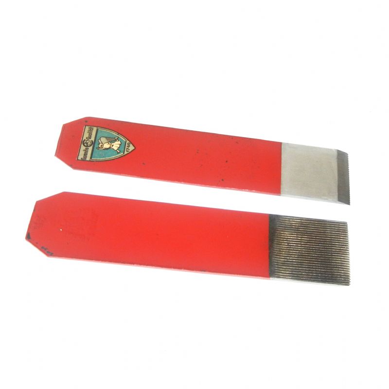 ferro lama per pialle in acciaio zigrinato marca Engels larghezza mm. 42, lunghezza 190 mm.