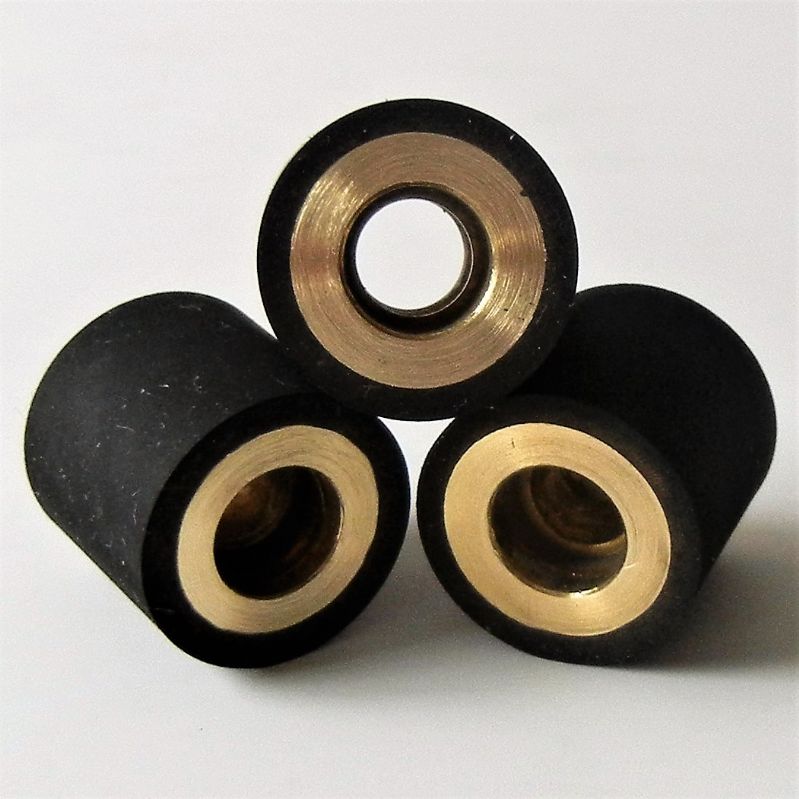 rullo in gomma ricoperto 70 shore diam. mm. 32 altezza 30 mm.<br />#rettificagomma<br /><br /><br />#rulliingomma<br /><br />#rullogommato