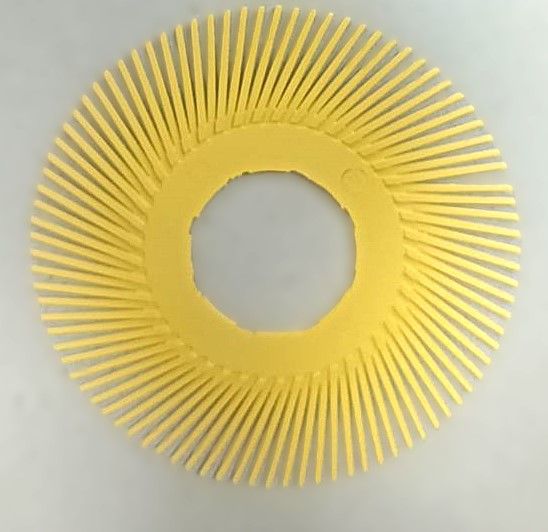 Spazzola Monodisco radiale gialla Monodirezionale con Setole di filo Abrasivo tipo Angolato e Spesso x > Aggressivita' d.mm. 150xf.51 grana 80