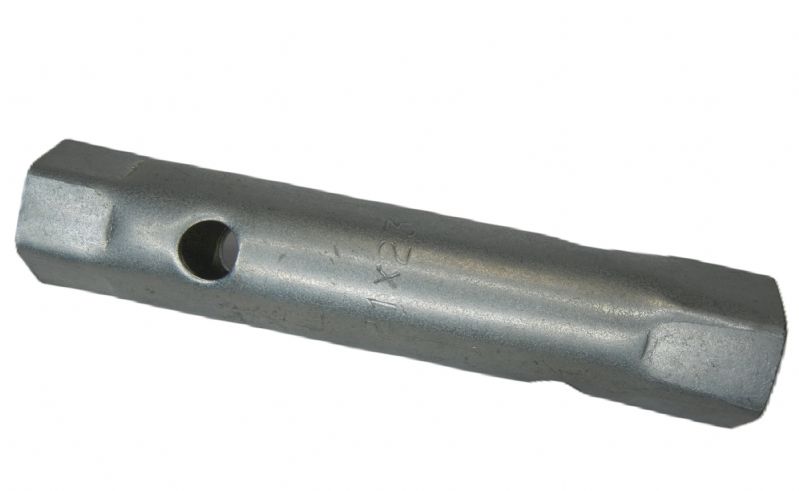 chiave a tubo doppia misura in acciaio temperato e nichelato 21x23 con foro di manovra del Ø 11